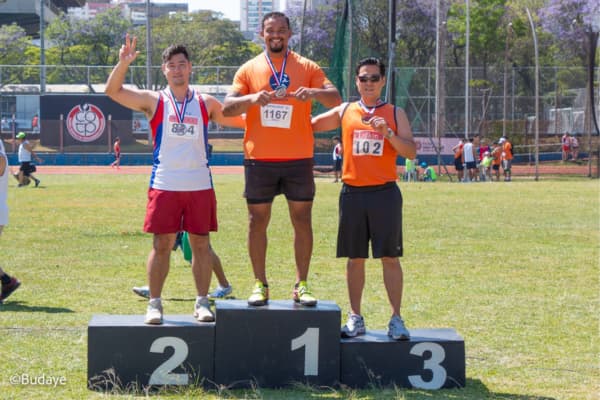 Lançamento de Disco e Arremesso de Peso (M40): Reginaldo Melo dos Santos estabeleceu nova marca de 42,17m no Lançamento de Disco (centro da foto ao lado) e 12,69m no Arremesso de Peso.